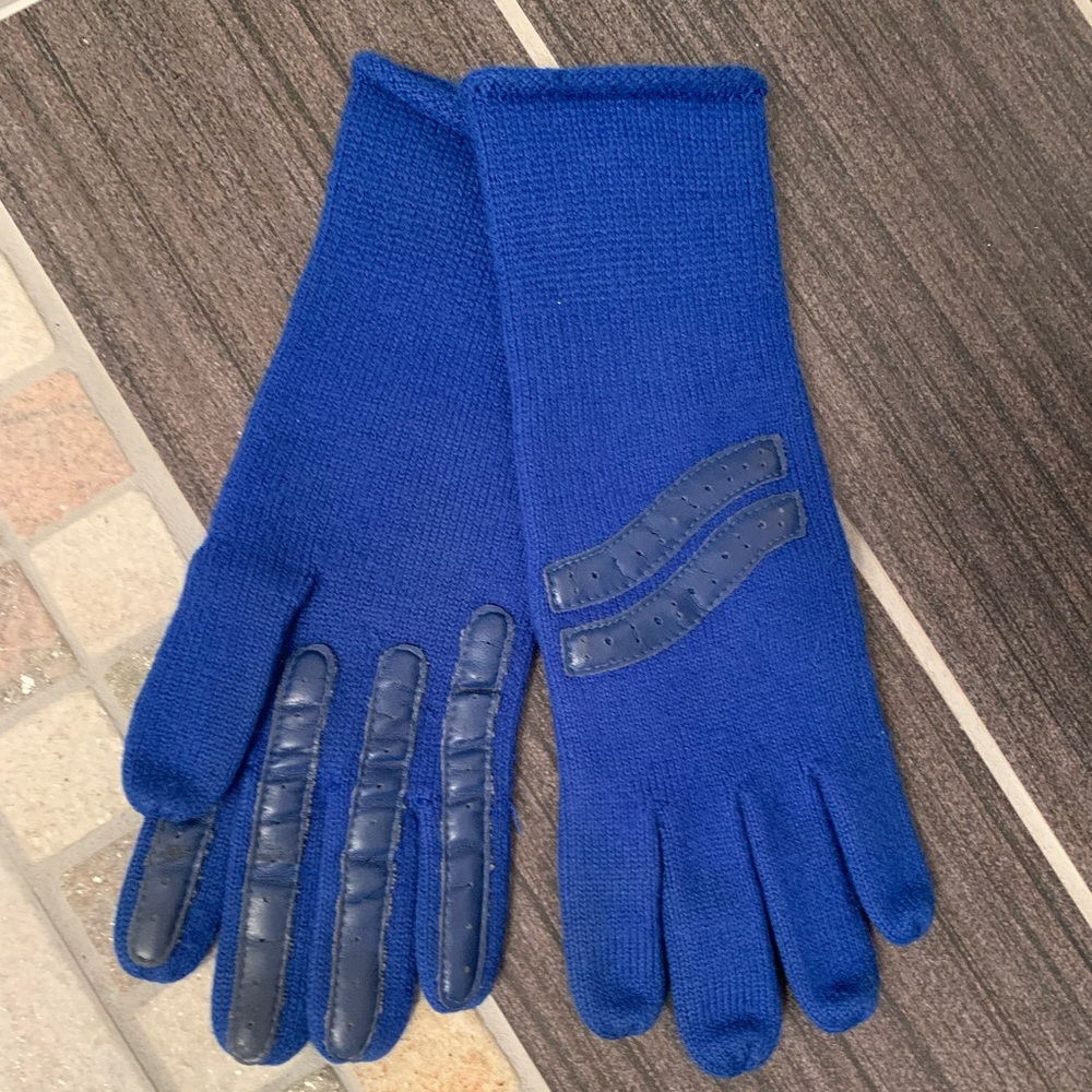 "Sheer Energy Gloves by Leggs". Royal Blue
Some wear on leather details